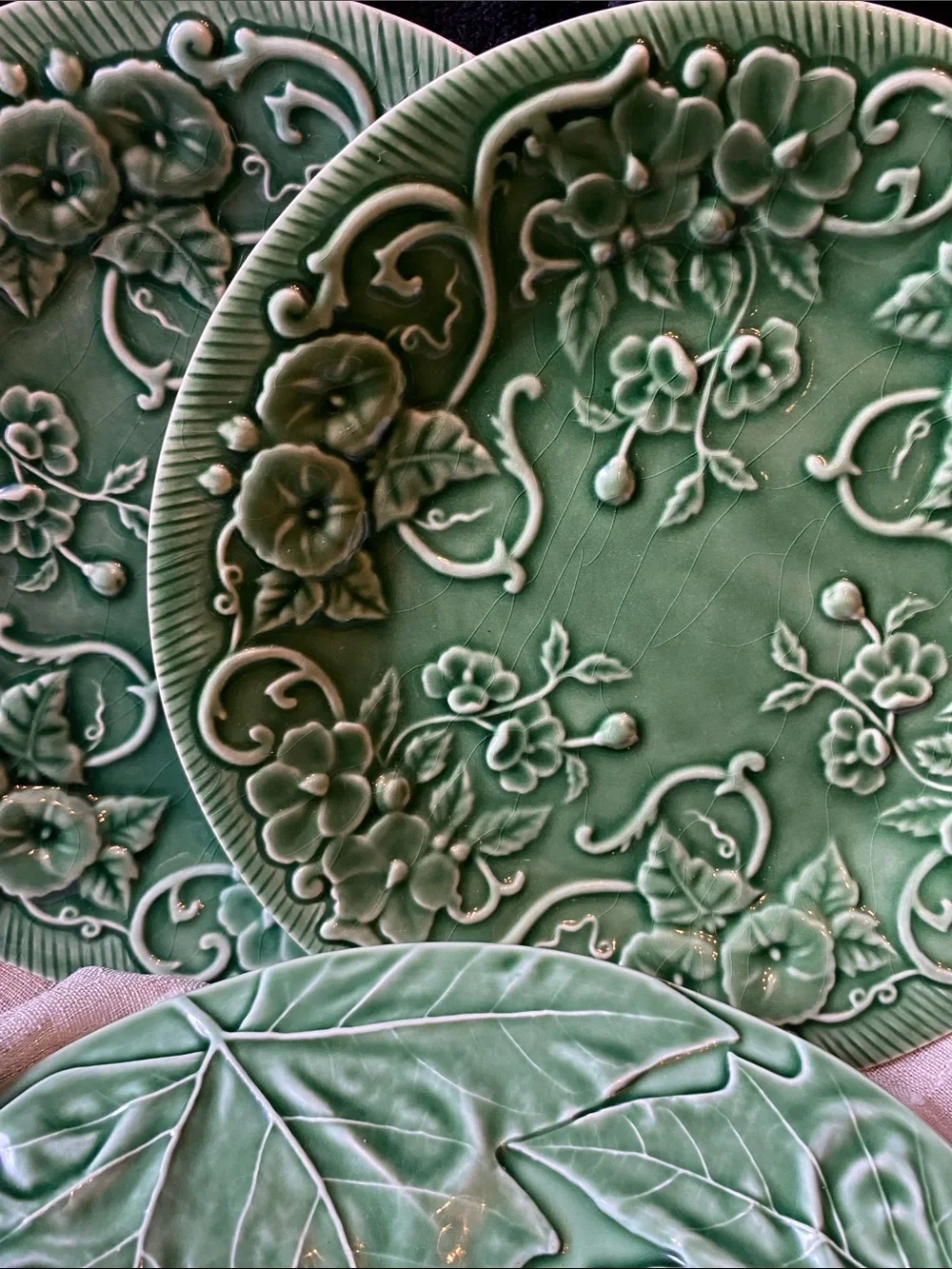 Majolica Green Ceramic Embossed Leaf & Floral Dinner Plates - Set of 3
